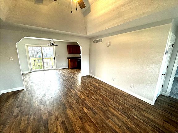 2nd image of 3923 Scarborough Way