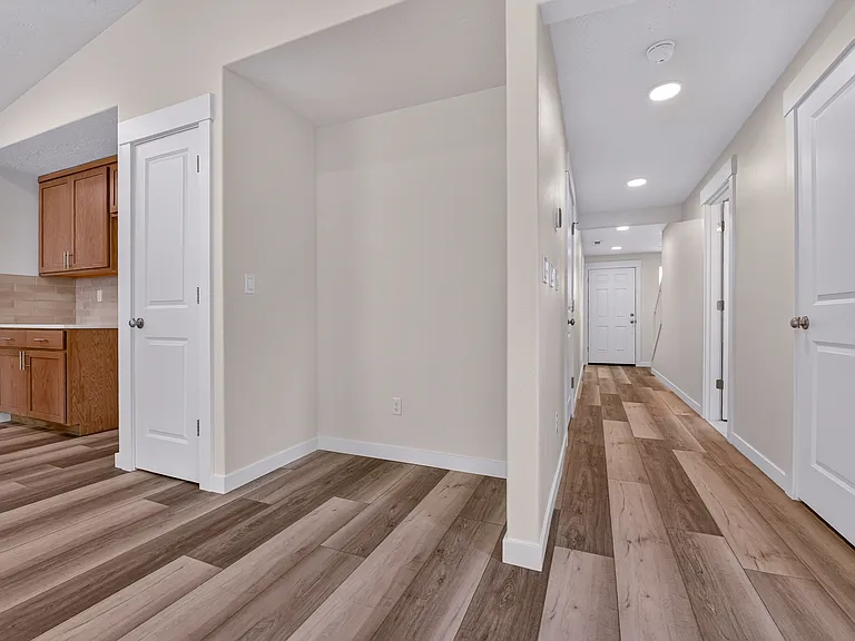21444 Livingston Dr — Photo 7