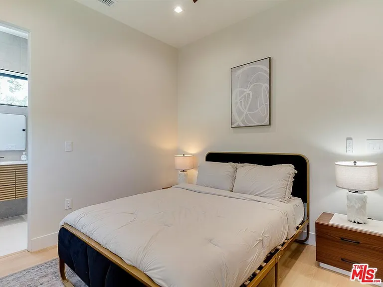 5929 Hesperia Ave — Photo 48