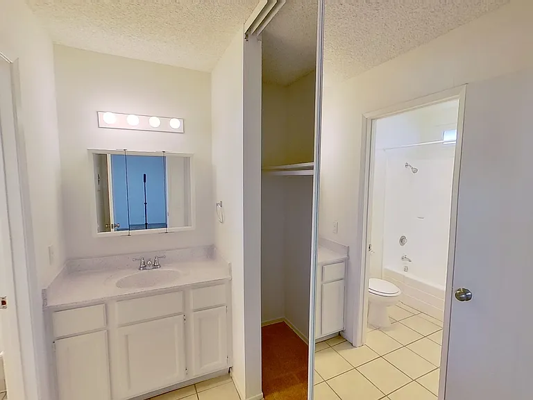 521 N. Tustin Ave — Photo 6