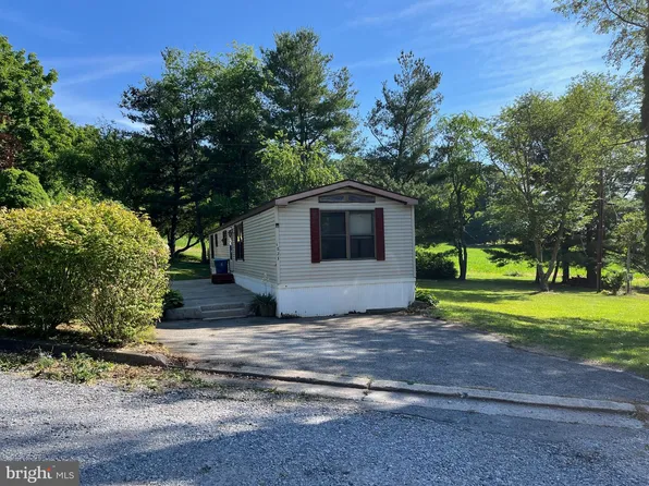 1827 Blue Jay Ct #10, Stewartstown, PA 17363