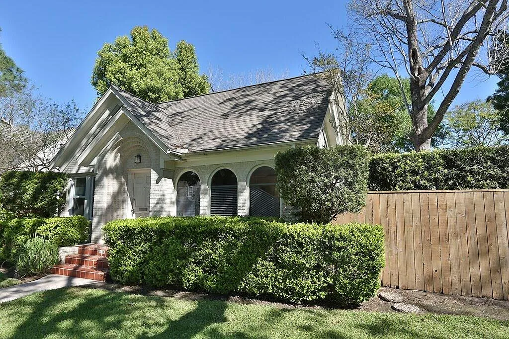 3 bed, 2.0 bath, 1736 sqft, $3,600 — Photo 2
