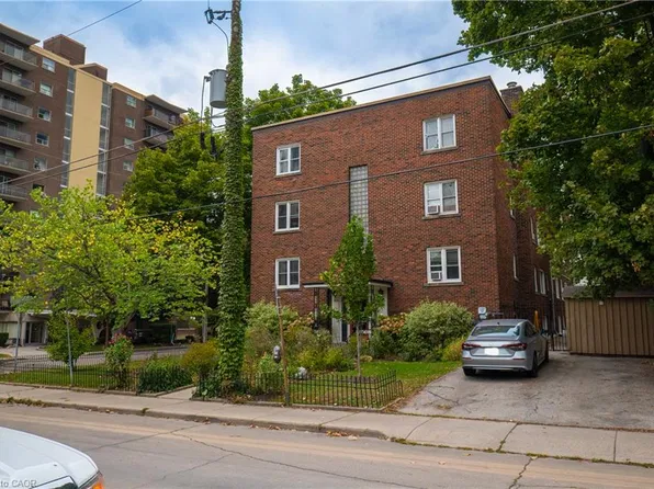 60 Robinson St #304, Hamilton, ON L8P 1Y9