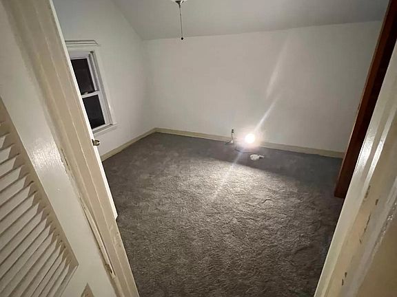 4th image of 4213 Clybourne Ave