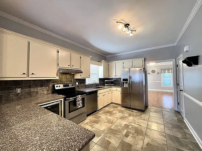 102 Ashley Ct — Photo 6