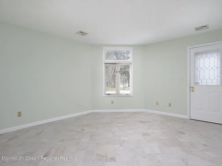 100 1st St #11 — Photo 3