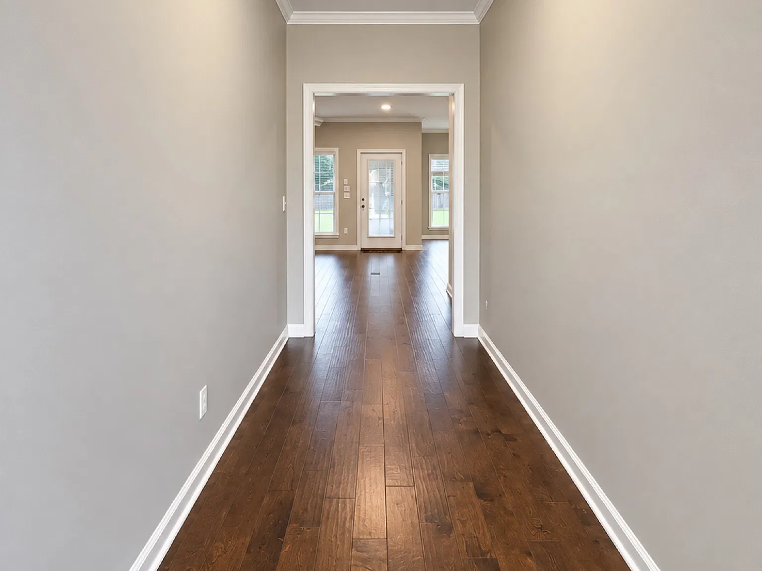 3 bed, 2003 sqft, $2,100 — Photo 2