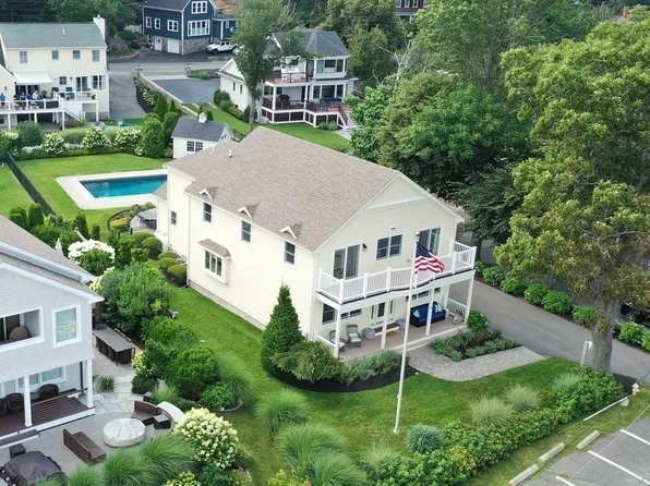 52 Beach St, Rockport, MA 01966