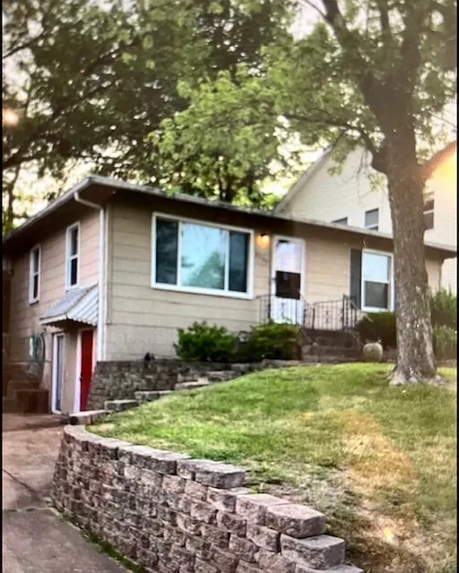 1135 Harwood Rd photo 1