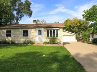 19658 W Cambridge Rd, Mundelein, IL 60060