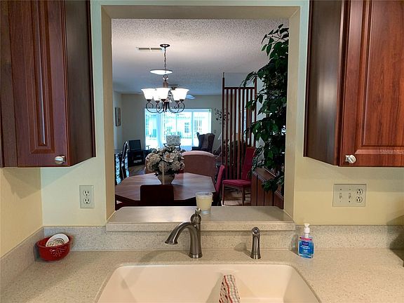 5th image of 1000 Dunrobin Dr APT A