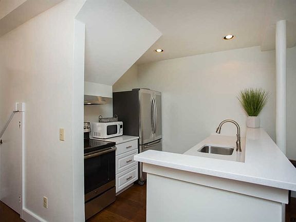 5th image of 130 Regent St APT 4