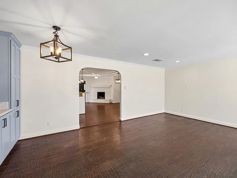 8618 Lockhaven Dr — Photo 3