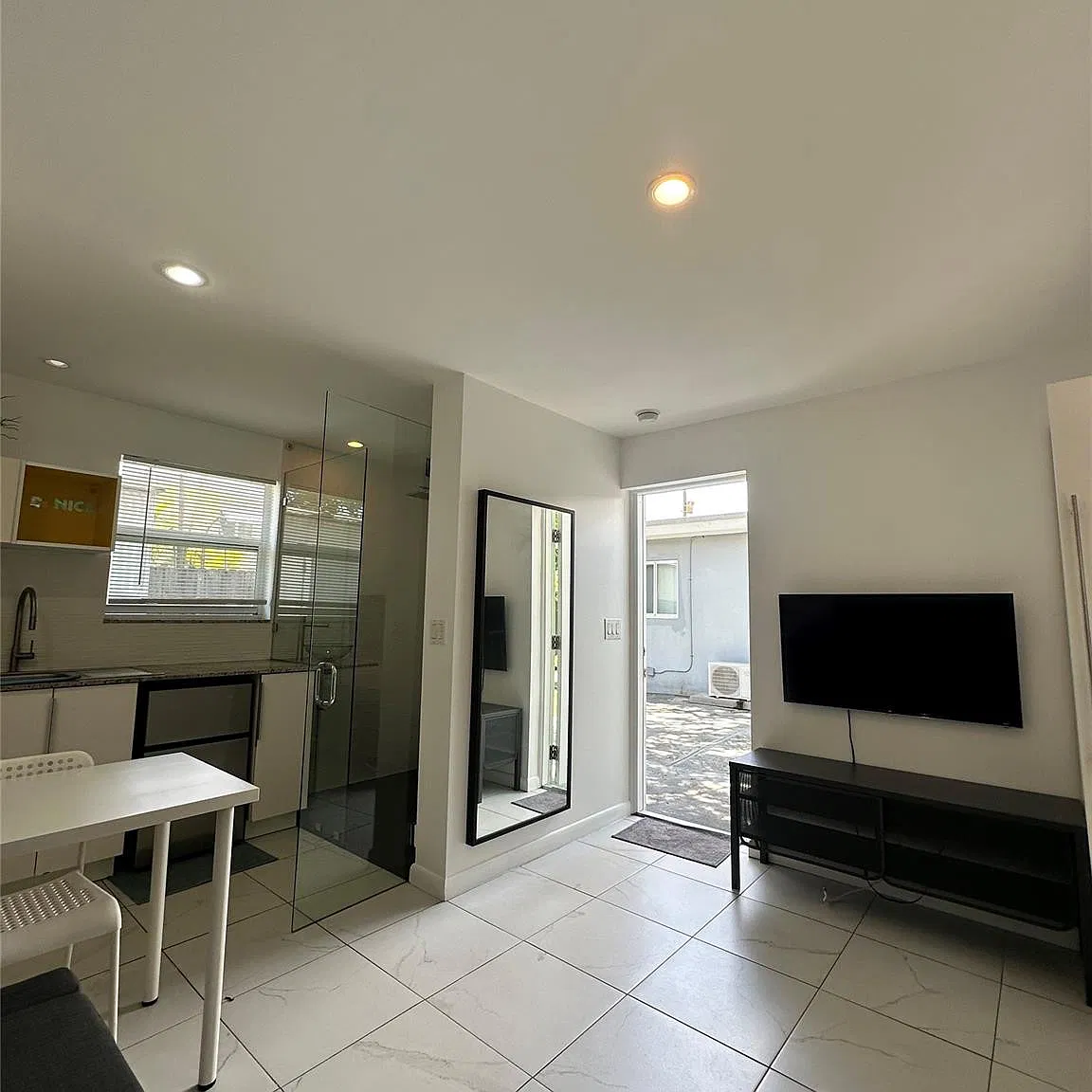 Studio, 1.0 bath, 1732 sqft, $1,200 — Photo 3