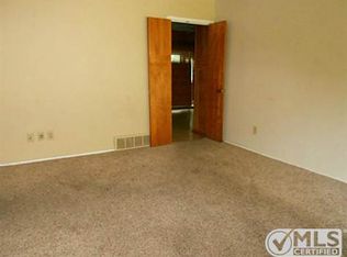 805 Elm St, Bonham, TX 75418