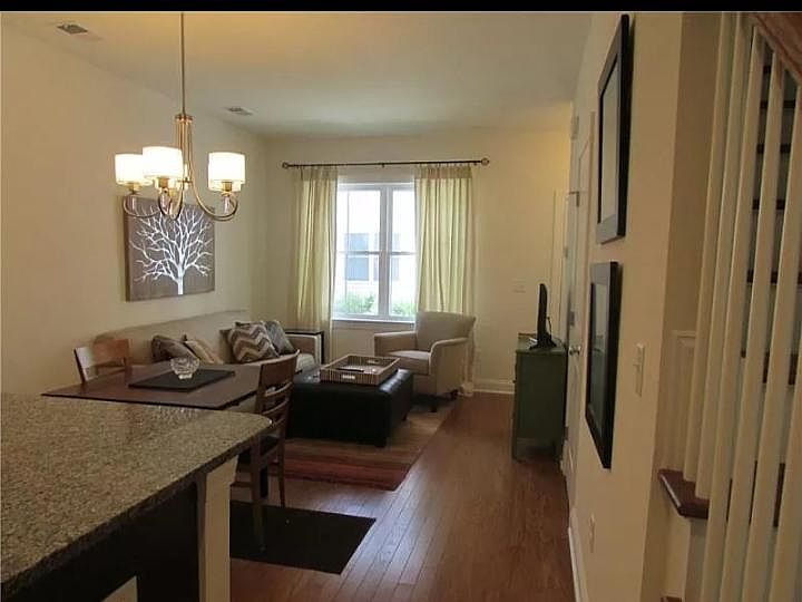 2nd image of 20 Sherwood St #9B