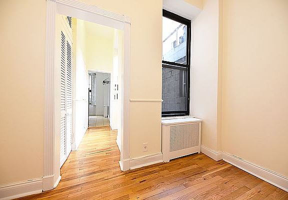 5th image of 403 W 21st St APT 1E