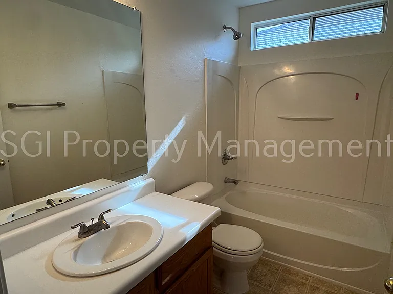 4113 W Irwin Ave — Photo 8