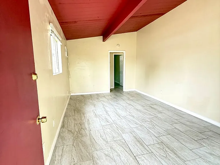 4901 Frink Ave — Photo 8