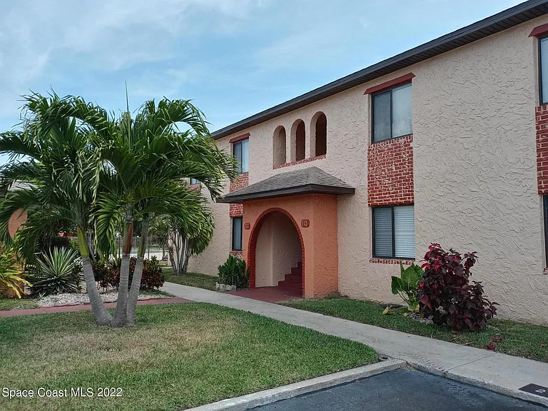 196 San Juan Cir — Photo 2