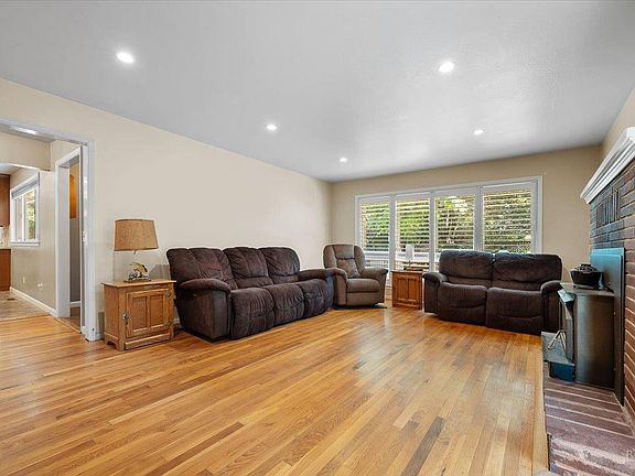 4th image of 8030 Elphick Road