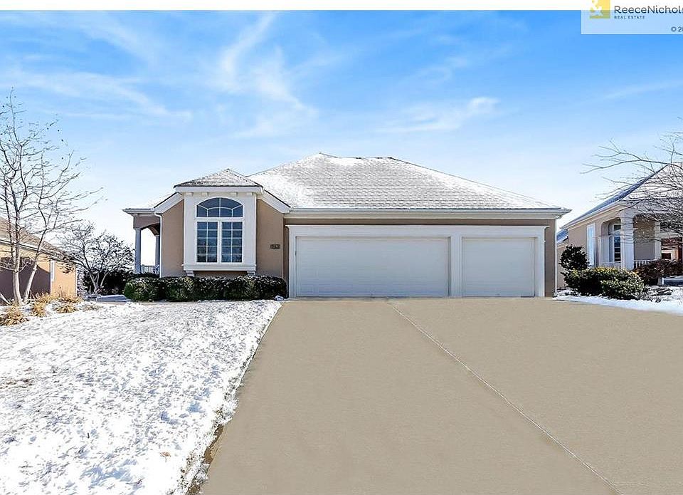 Be the first to see this beautifully maintained patio villa in desireable Avignon.  Rare three car garage.  Huge lot backing to a walking trail.  Three bedrooms and three full baths plus a fourth office or hobby room.  Finished daylight lower level.