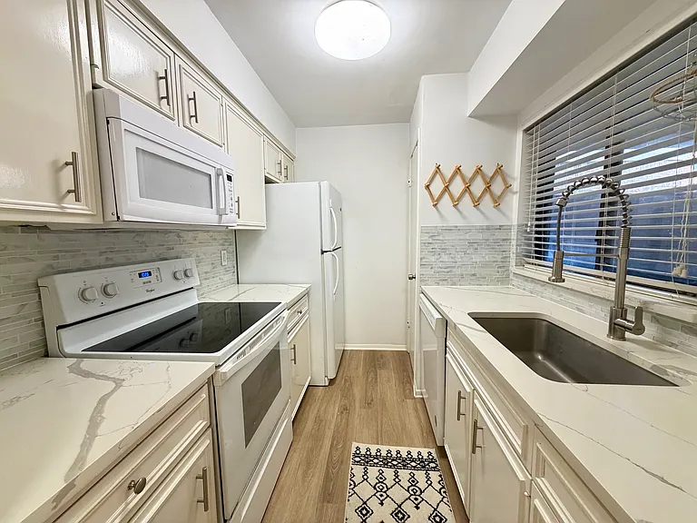 5148 Amesbury Dr #118 — Photo 4