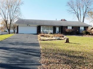 8572 Country Ln, Troy, IL 62294