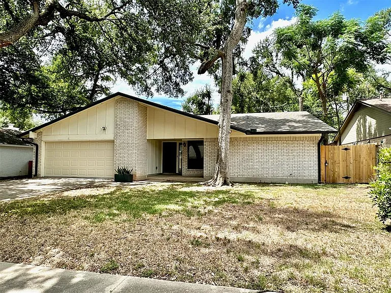 4805 Gerona Dr — Photo 1