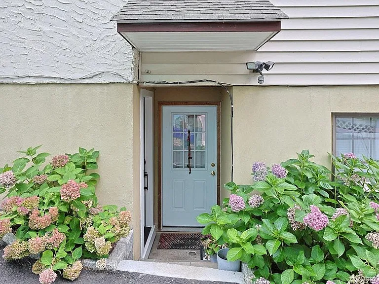 21 Anderson Ave — Photo 34