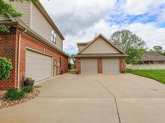 5th image of 170 Pershing Way
