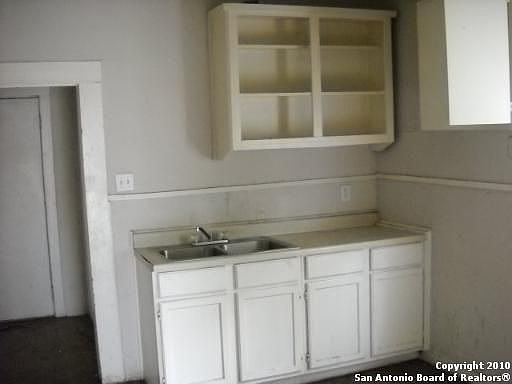 3rd image of 406 Cactus St
