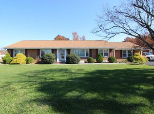 2124 Feather Rd, Vinton, VA 24179