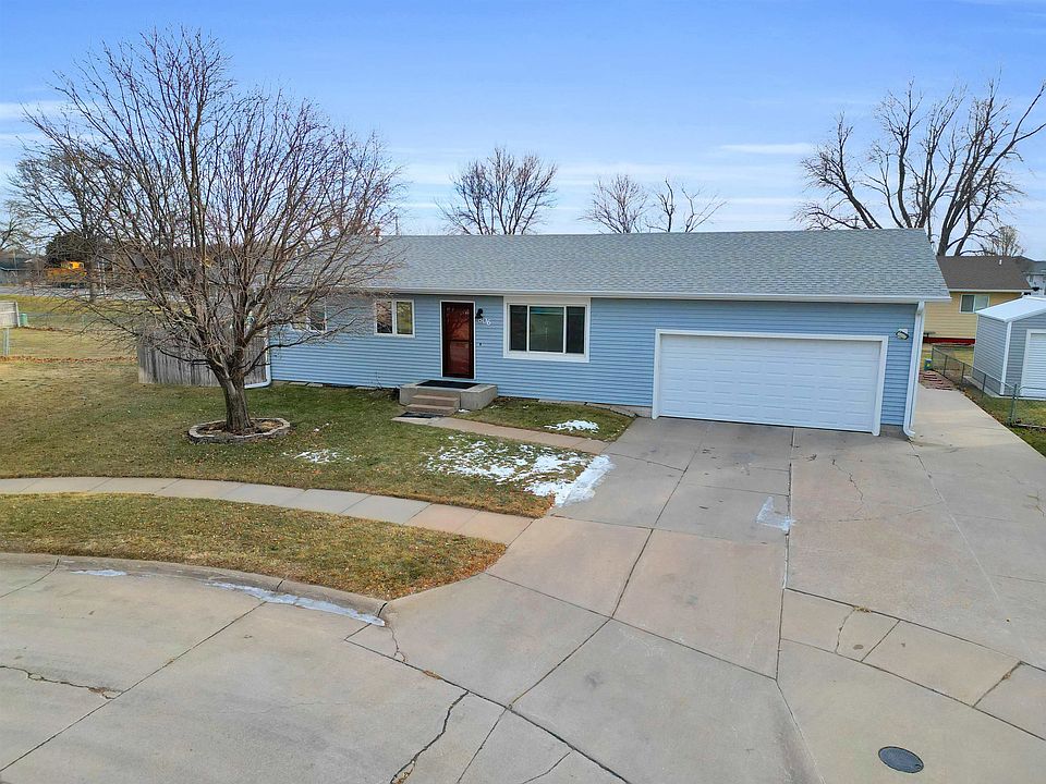 1st image of 806 W 12th St