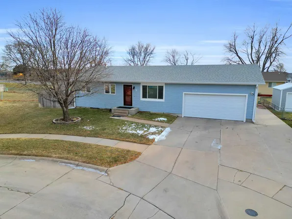 806 W 12th St, Kearney, NE 68845