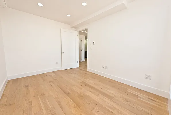 Rented by Compass | media 21