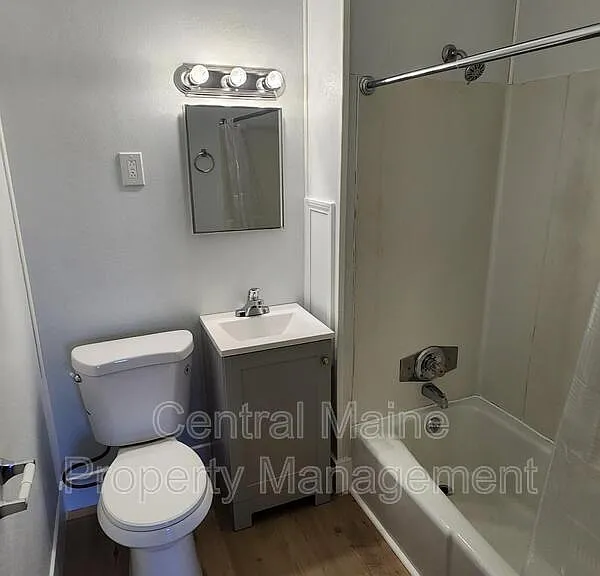 90 Ash St #9 — Photo 8