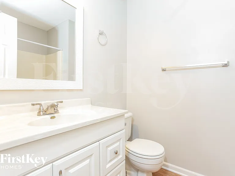 308 Oak St W — Photo 17