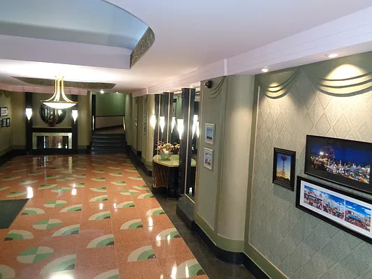 Sold by Thomas Lipovetsky, LREB | media 17