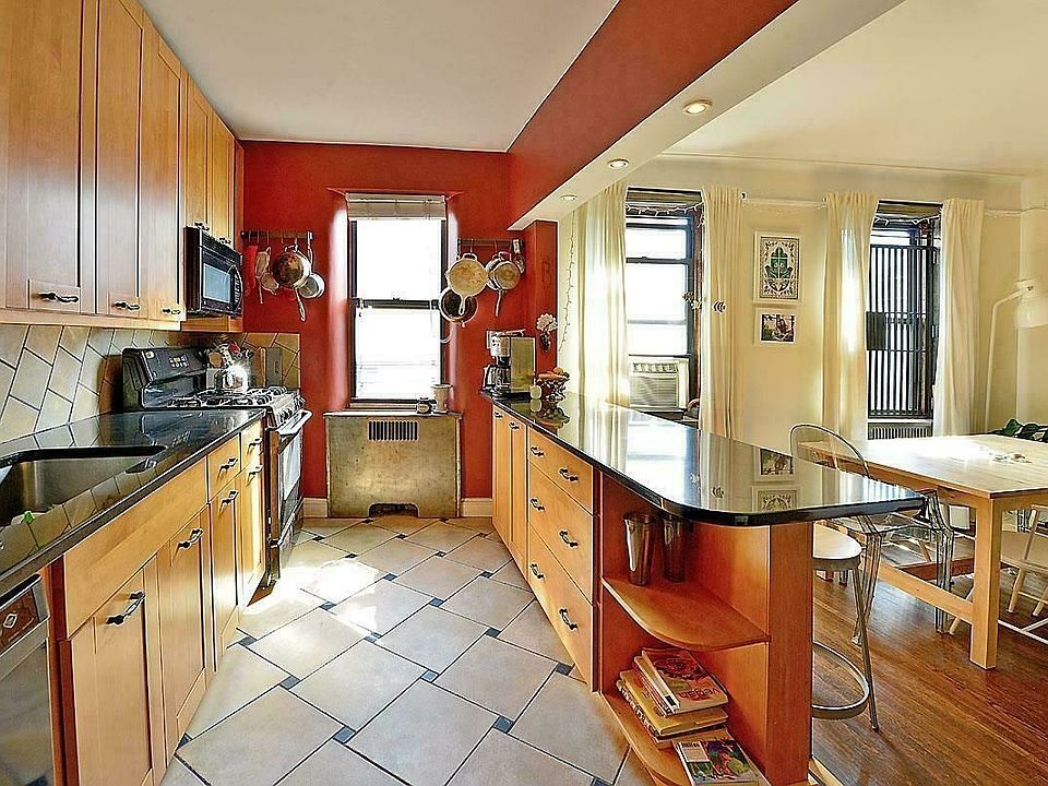 1st image of 3083 Crescent St APT 6C