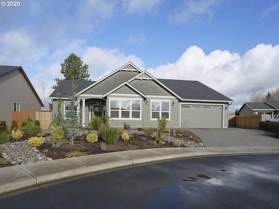 1st image of 490 Lilac Ln