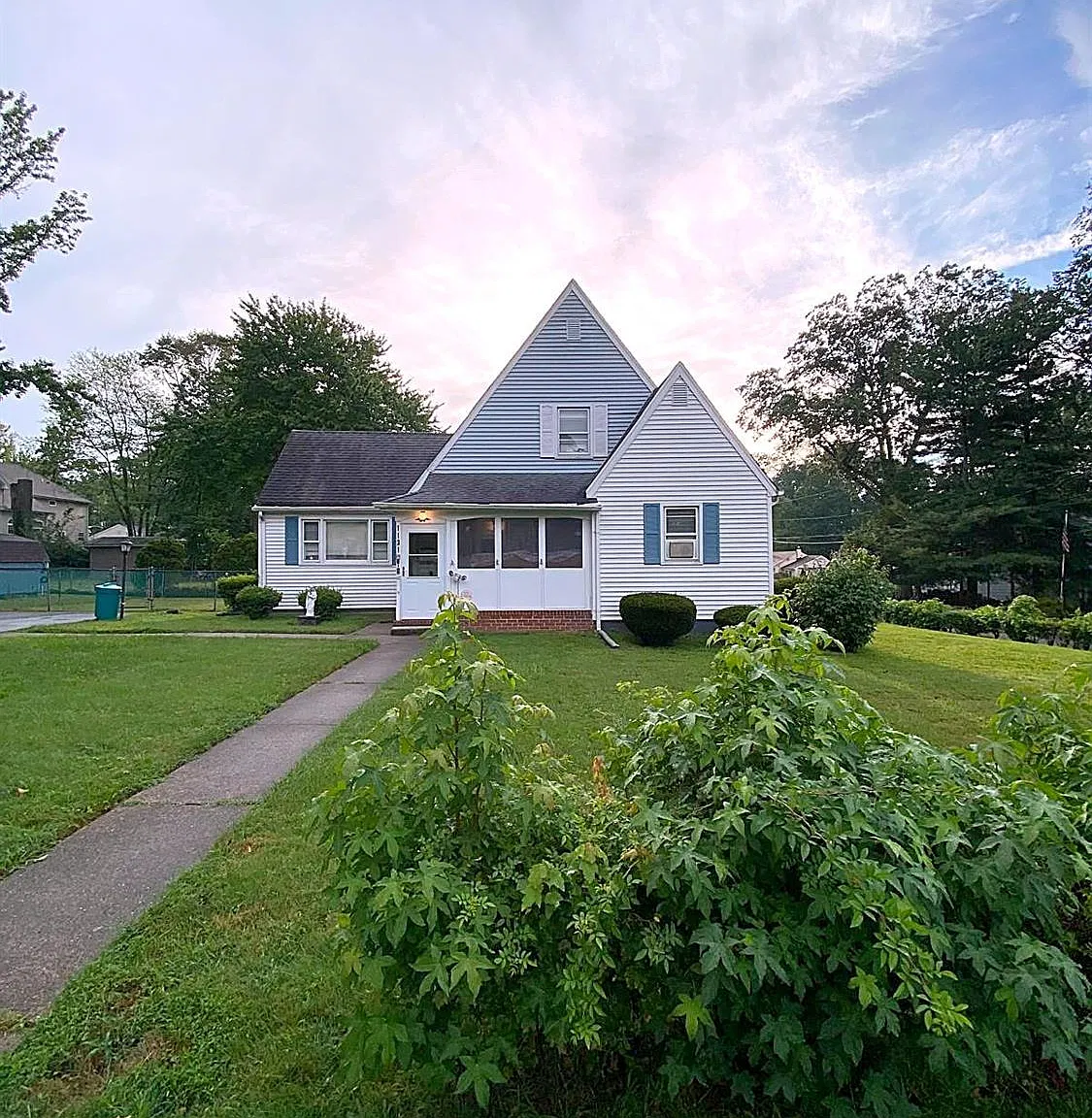 3 bed, 1.0 bath, $2,400 — Photo 1