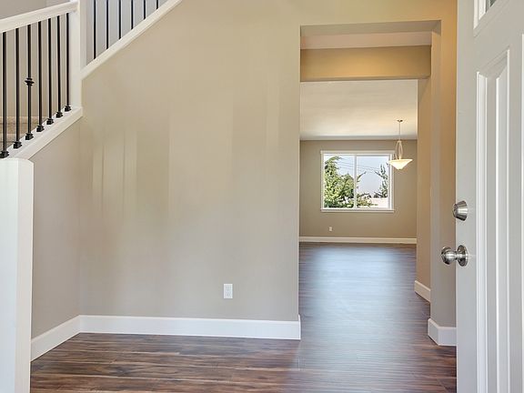 2nd image of 1109 E 55th St