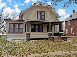 1241 W Pleasant St, Freeport, IL 61032