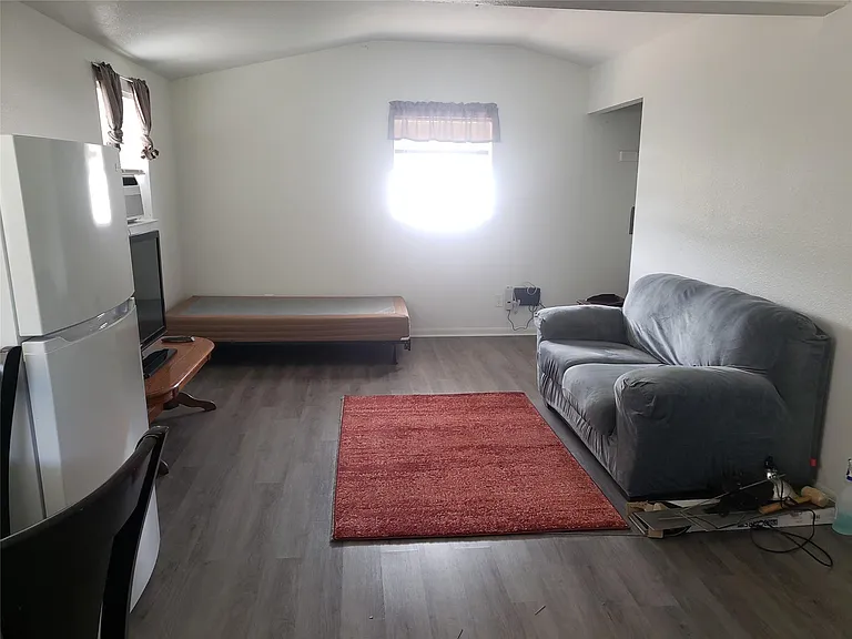 3818 Hamid Blvd — Photo 5
