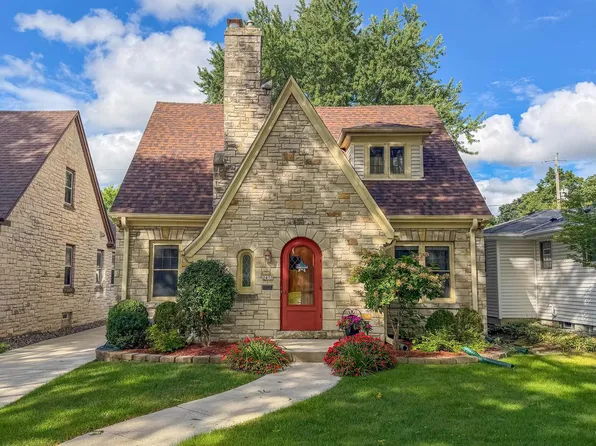2473 N 84th STREET, Wauwatosa, WI 53226