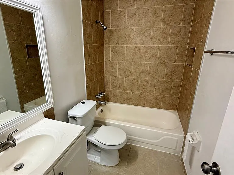 325 W Pierce St #1 — Photo 9