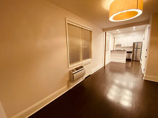 Rented by Metropolis Real Estate of Manhattan | media 28