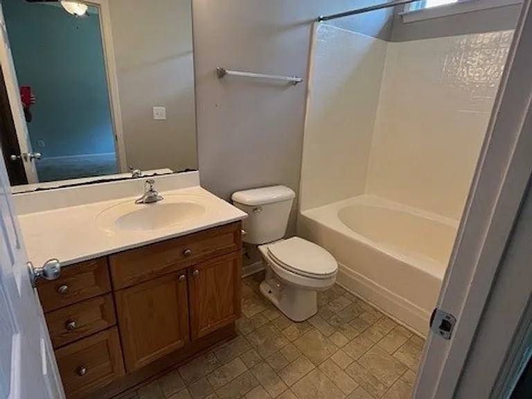 1015 Foxridge Way — Photo 18