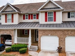 562 Fox Creek Xing, Woodstock, GA